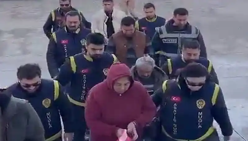 7 Yıl Sonra Ortaya Çıkan Korkunç Gerçek: Bebek, Çikolata Poşeti ve Gizemli Hikaye