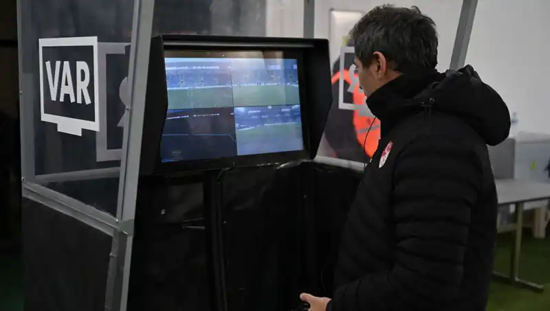Beşiktaş-Gaziantep Maçında Alman VAR Hakemi İle Tartışmalı Anlar