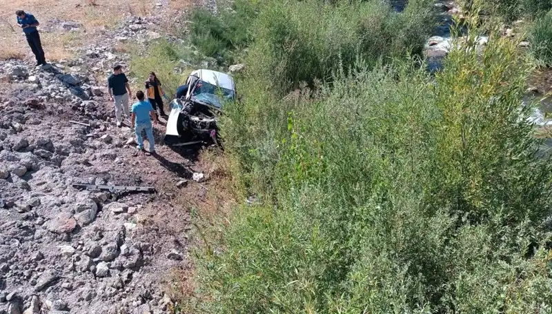 Sivas'ta Feci Kaza: Otomobil Dere Yatağına Yuvarlandı, İki Kişi Hayatını Kaybetti