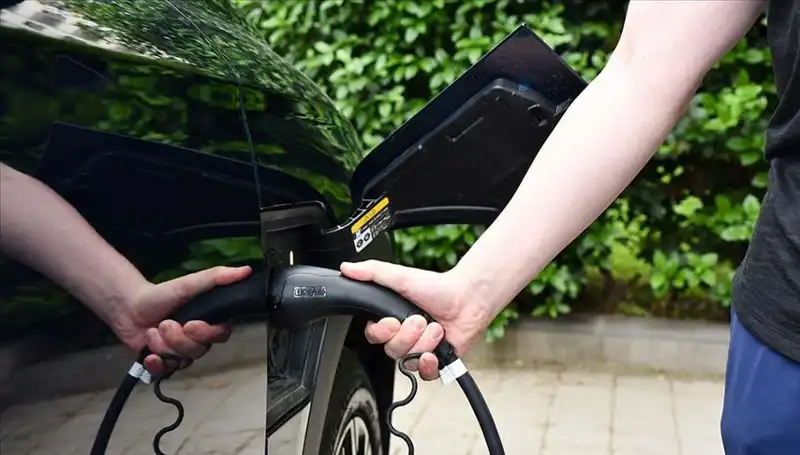 ABD Gümrük Vergilerine Karşı İngiltere'den Elektrikli Araç Üreticilerine Büyük Destek