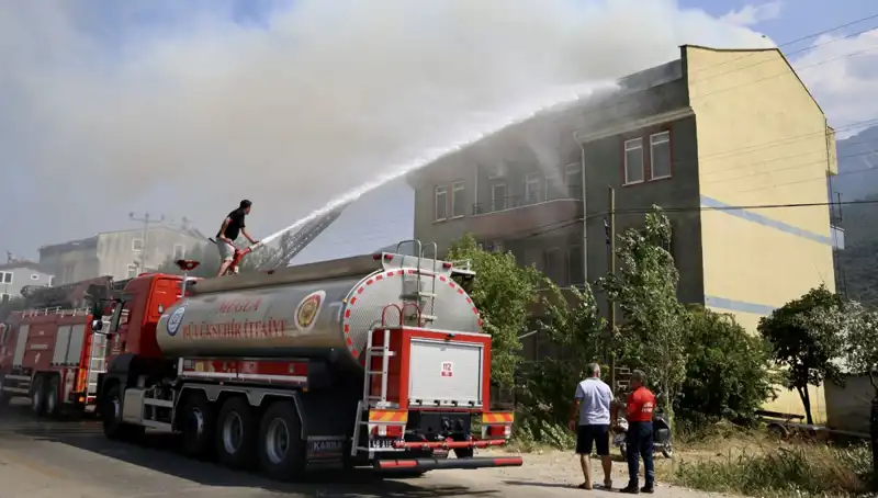 Çatı Katında Yangın: İstanbul'da Korkutan Olayın Ayrıntıları