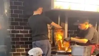 Pişmiş Tavuk Dönerin Üzerine Çiğ Et Koyulması Skandalı: İnceleme Başlatıldı