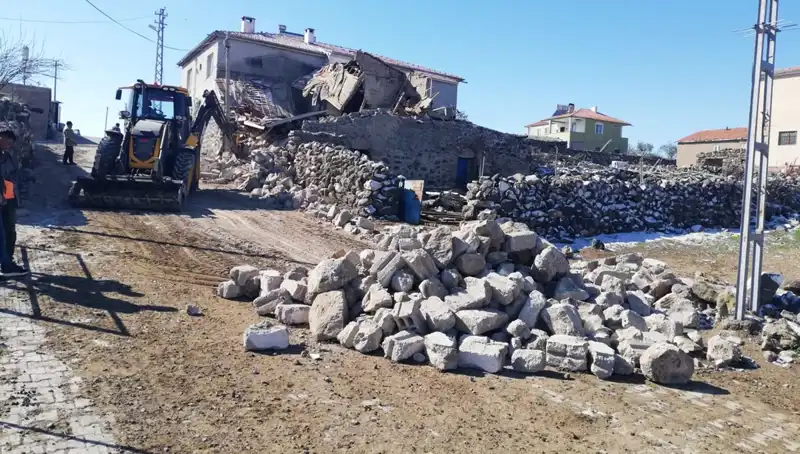Kayseri'de Ahır Çökmesi: 35 Küçükbaş Hayvan ve 2 Eşek Telefonu Verdikleri Felaket