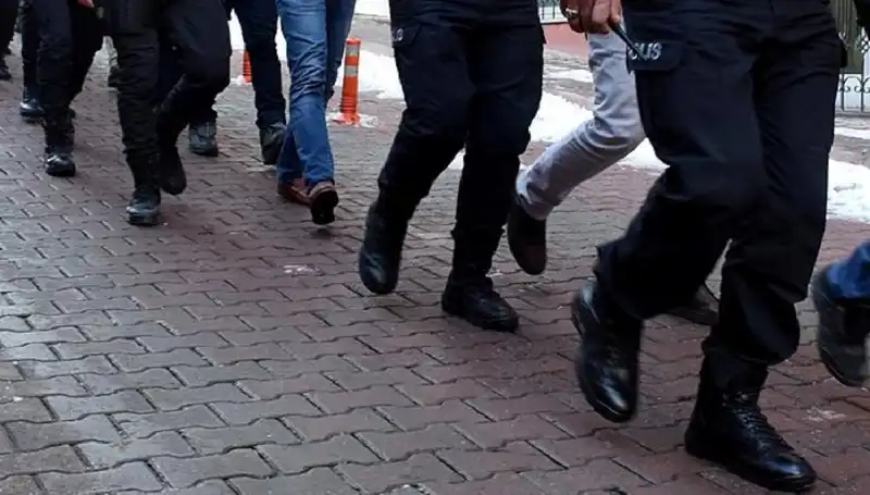 Antalya’da Silah Kaçakçılarına Yönelik Büyük Operasyon: 15 Gözaltı!