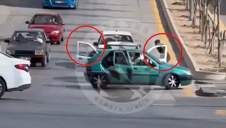 Trafikte Bıçak ve Kılıçlarla Saldırı: Gözaltılar ve Yaşanan Panik